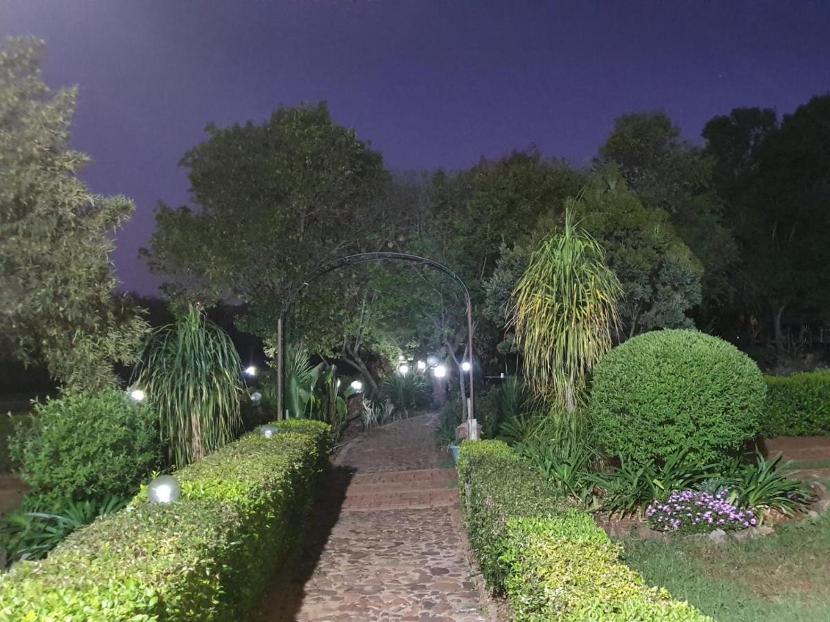 Koi Inn Hartbeespoort Bagian luar foto