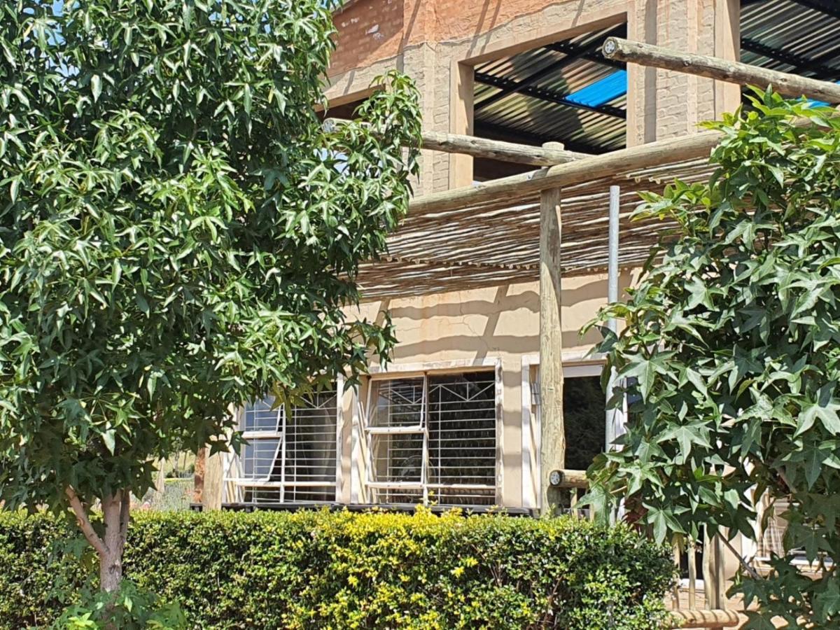Koi Inn Hartbeespoort Bagian luar foto
