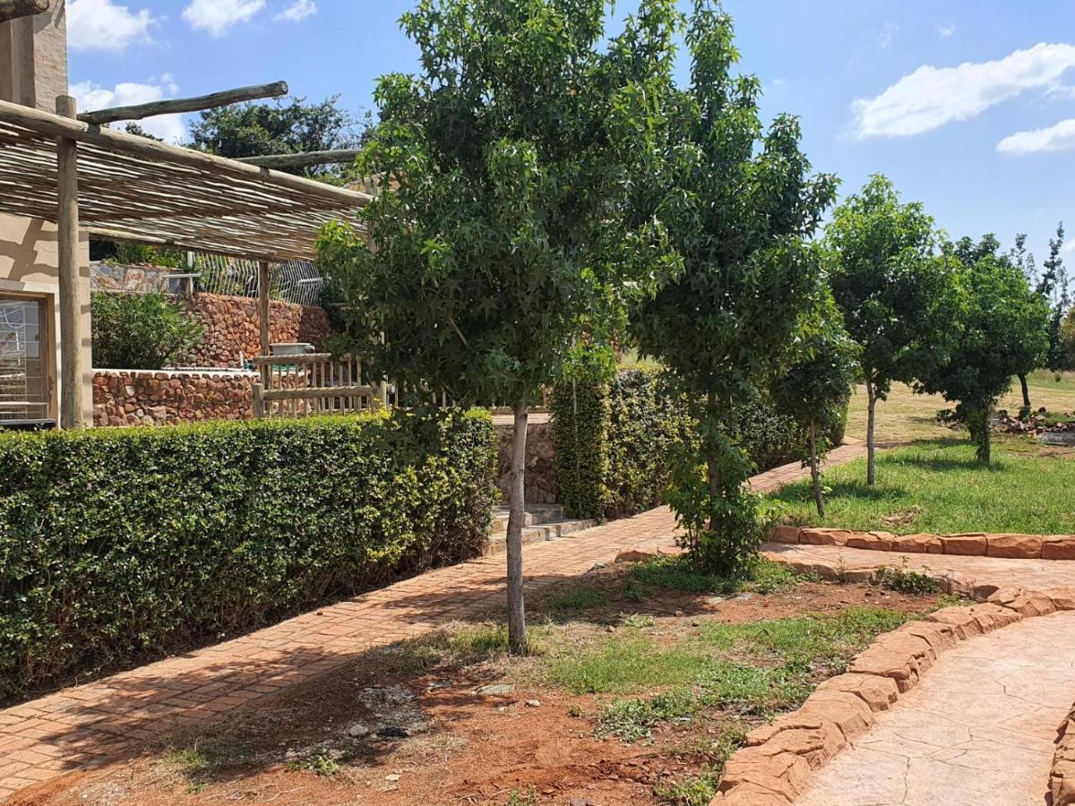 Koi Inn Hartbeespoort Bagian luar foto