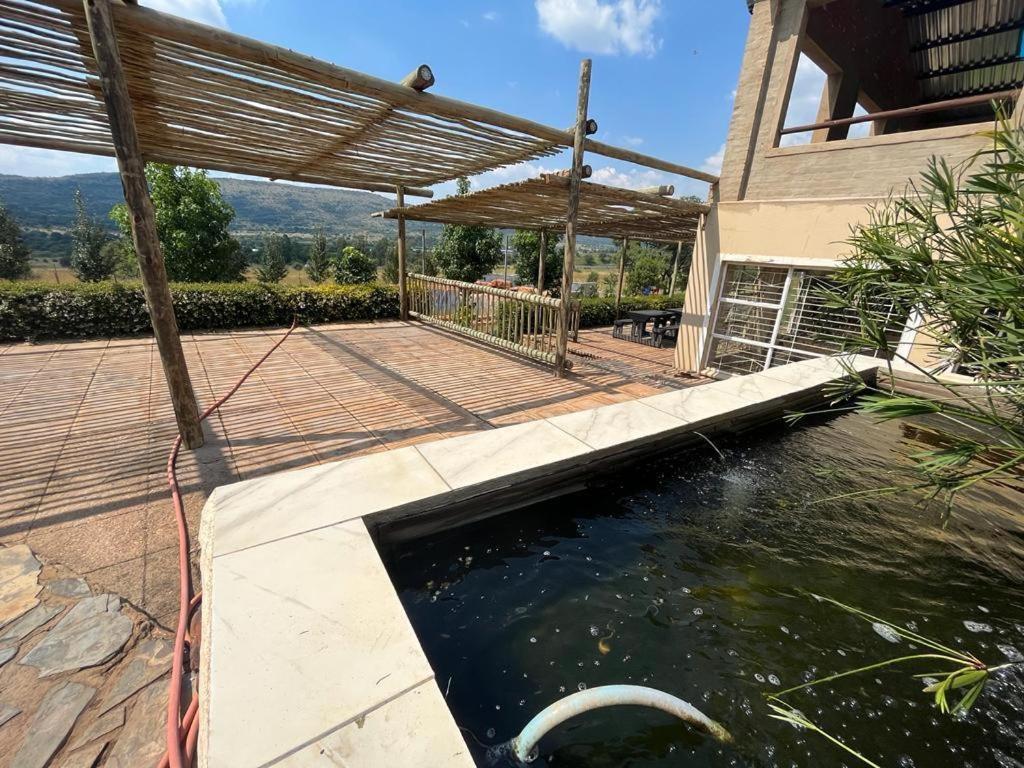 Koi Inn Hartbeespoort Bagian luar foto