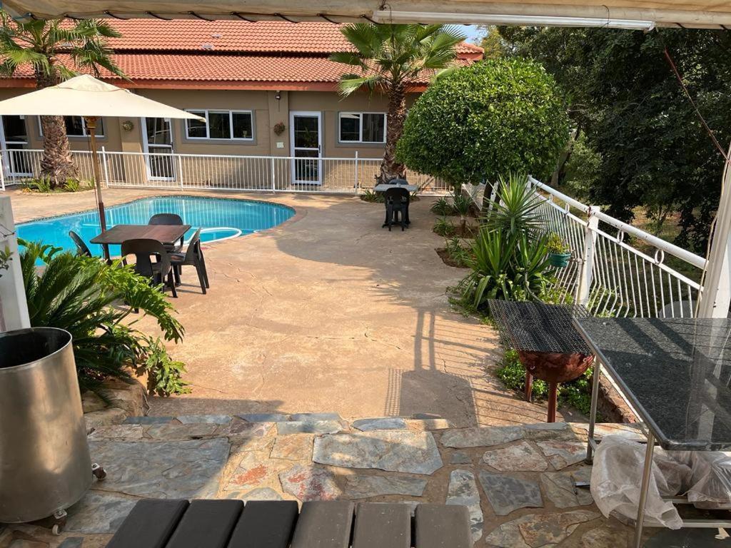Koi Inn Hartbeespoort Bagian luar foto