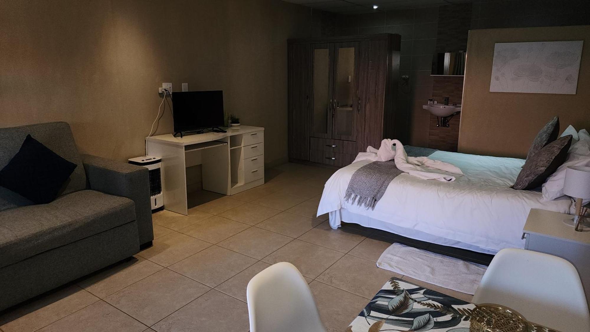 Koi Inn Hartbeespoort Bagian luar foto