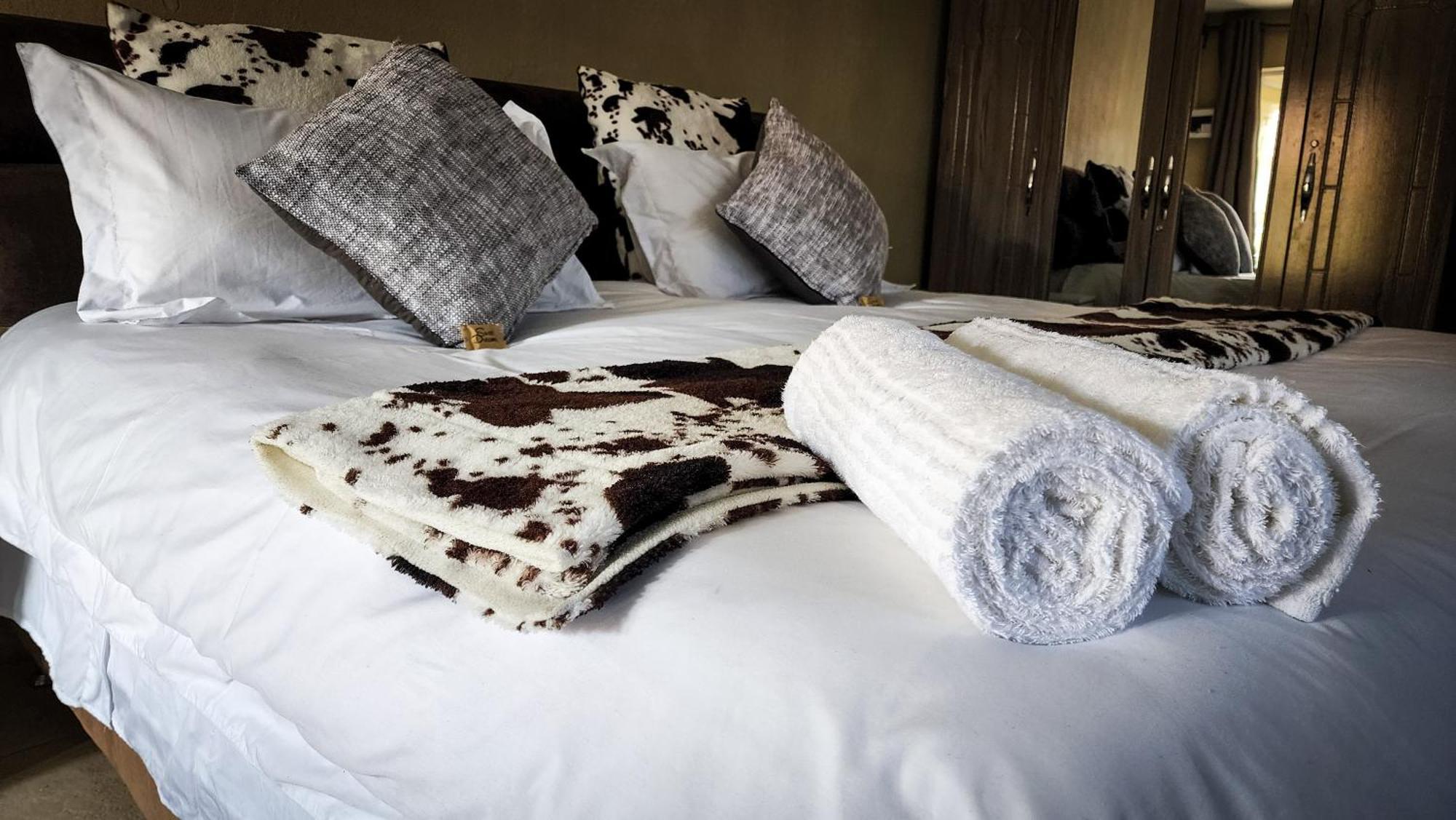 Koi Inn Hartbeespoort Bagian luar foto