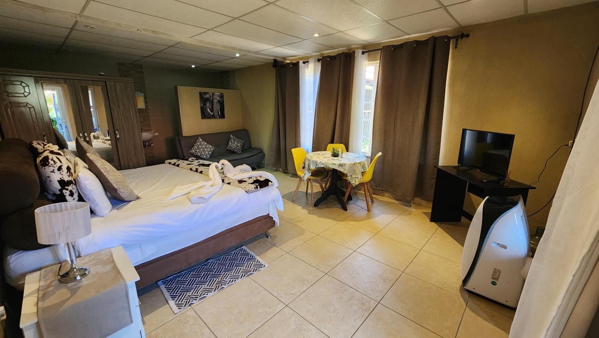 Koi Inn Hartbeespoort Bagian luar foto