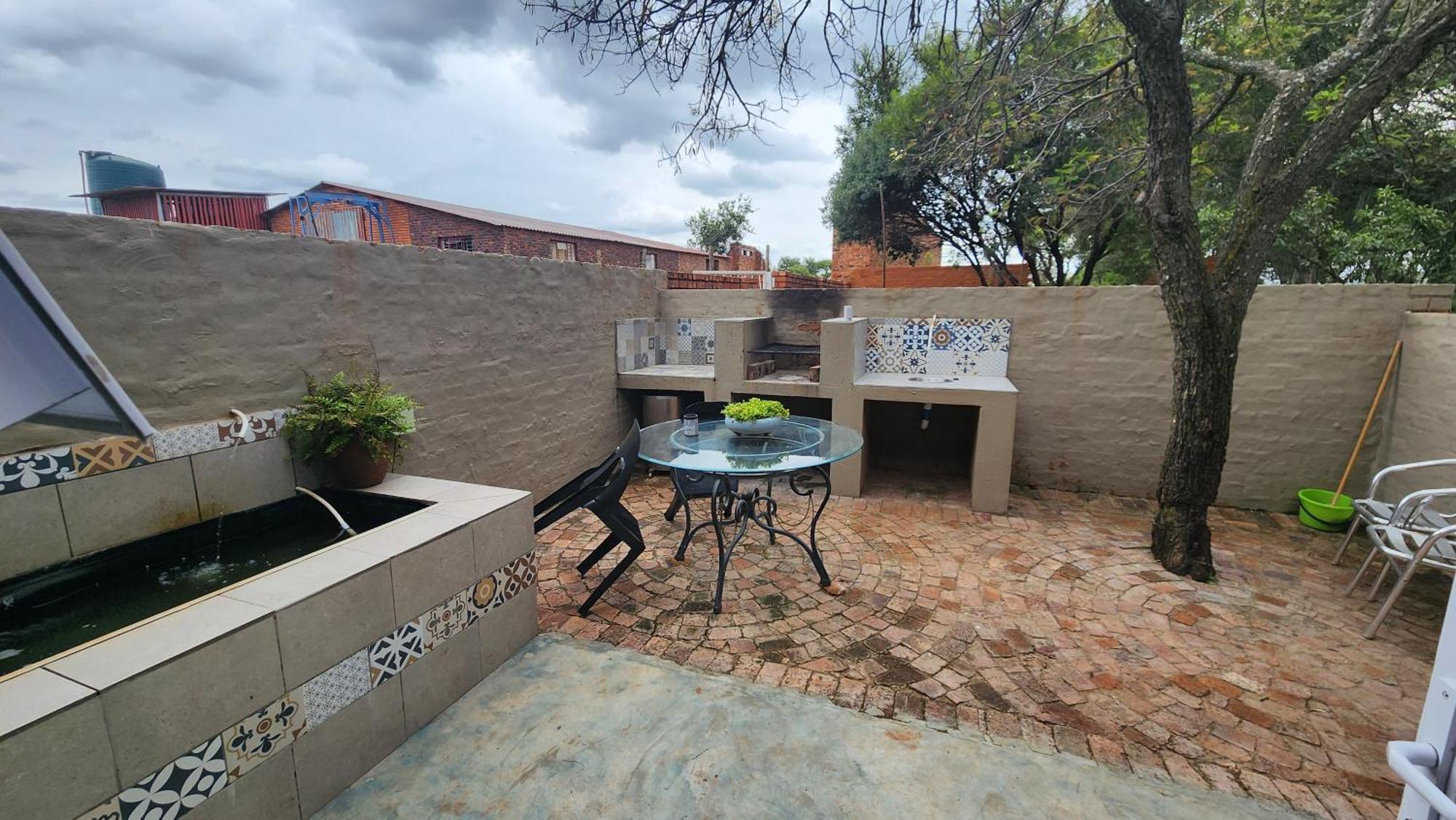 Koi Inn Hartbeespoort Bagian luar foto