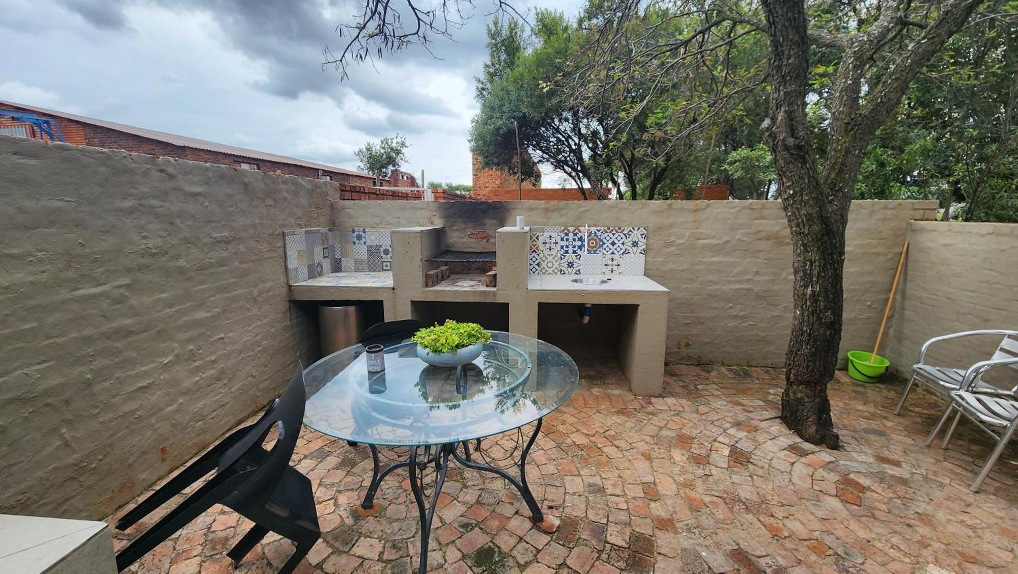 Koi Inn Hartbeespoort Bagian luar foto