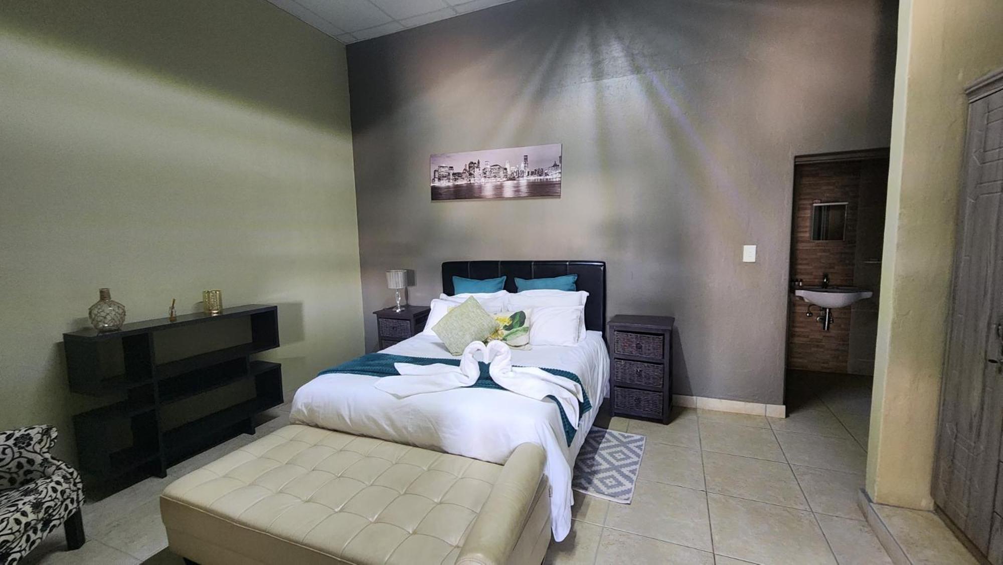 Koi Inn Hartbeespoort Bagian luar foto