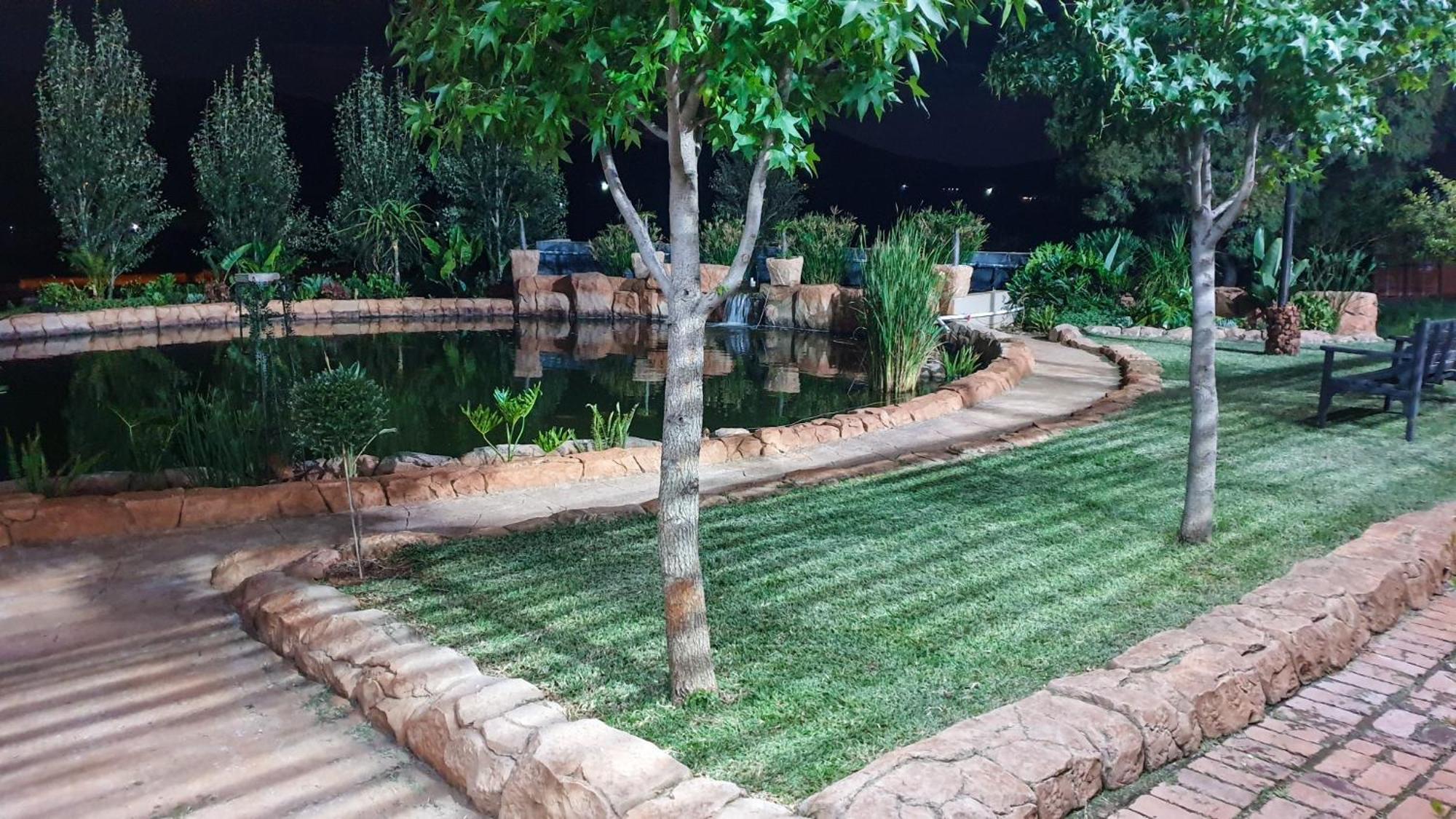 Koi Inn Hartbeespoort Bagian luar foto